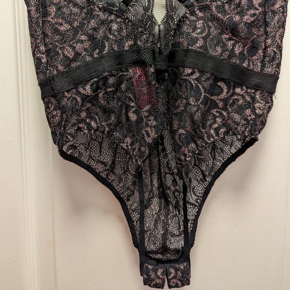Black lace bodysuit with pink shimmer details (Medium) - Picture 3 of 5